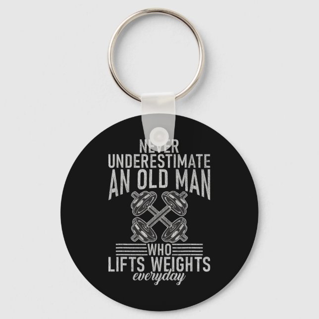 Never Underestimate An Old Man Who Lift Weights Bo Nyckelring (Framsida)
