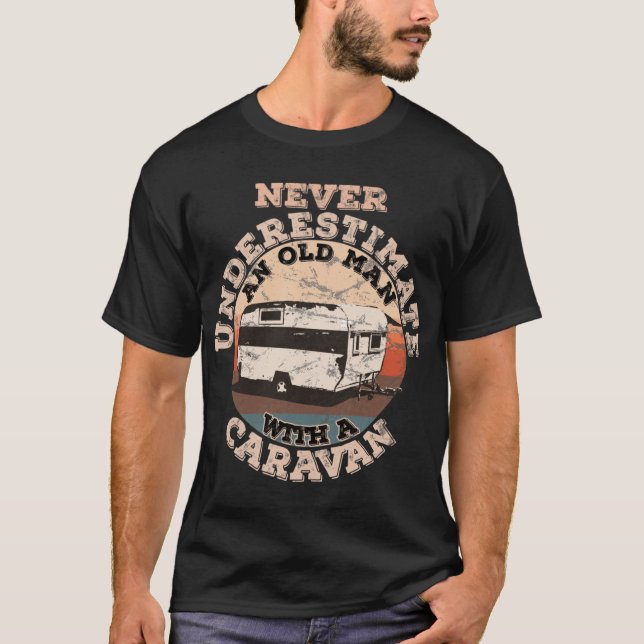 Never underestimate an Old Man with a Caravan boy T Shirt (Framsida)