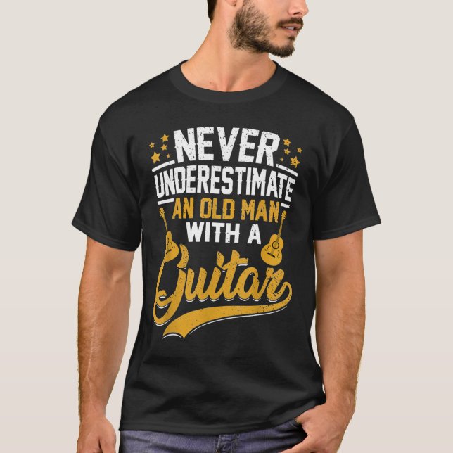 Never Underestimate An Old Man With A Guitar Guita T Shirt (Framsida)