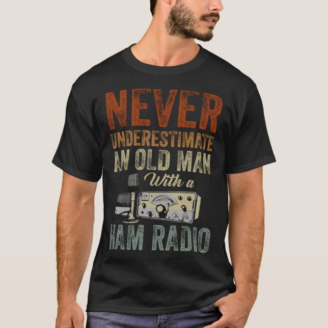 Never Underestimate An Old Man With A Ham Radio  1 T Shirt (Framsida)