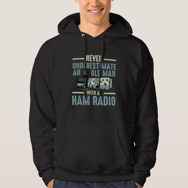 Never Underestimate An Old Man With A Ham Radio Hoodie (Framsida)