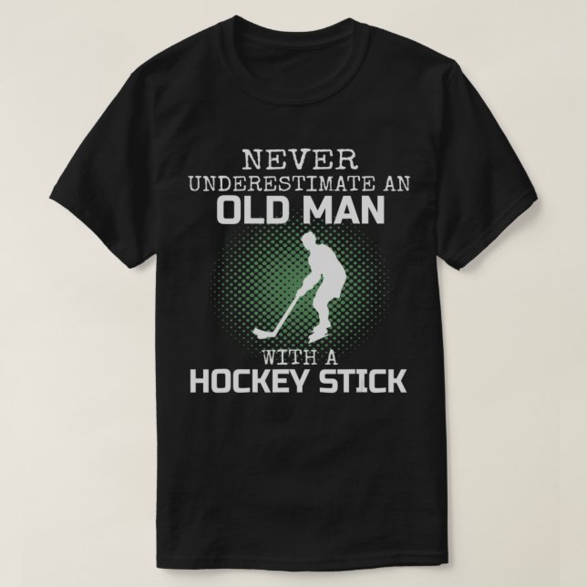 Never Underestimate An Old Man With A Hockey Stick T Shirt (Design framsida)