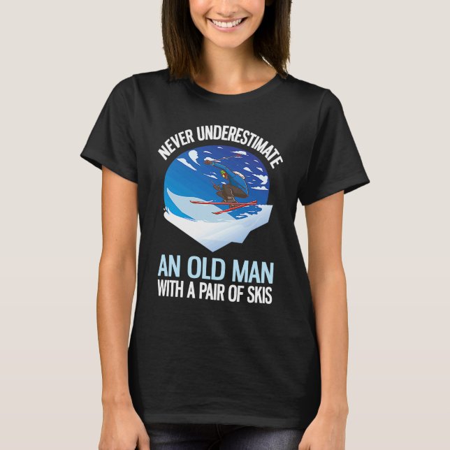 Never Underestimate An Old Man With A Pair Of Skis T Shirt (Framsida)