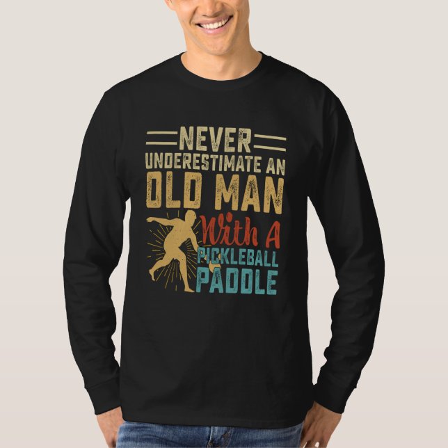 Never Underestimate An Old Man With A Pickleball P T Shirt (Framsida)