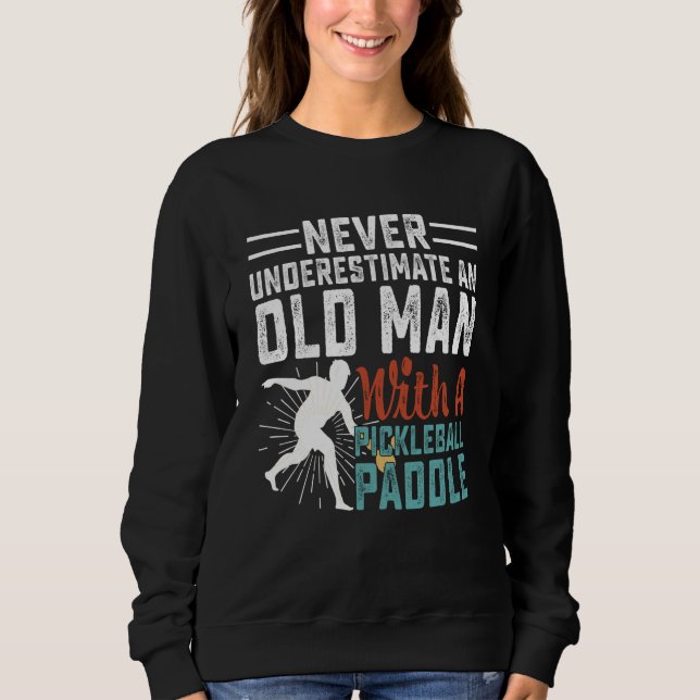 Never Underestimate An Old Man With A Pickleball P T Shirt (Framsida)