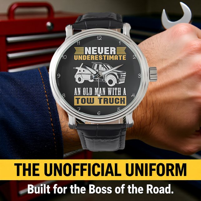 NEVER UNDERESTIMATE AN OLD MAN WITH A TOW TRUCK ARMBANDSUR (Skapare uppladdad)