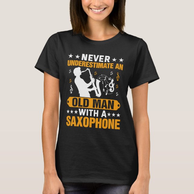 Never Underestimate Old Man Saxophone Player Music T Shirt (Framsida)