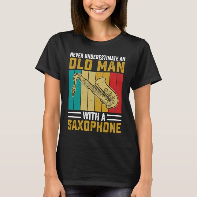 Never Underestimate Old Man Saxophone Player Music T Shirt (Framsida)