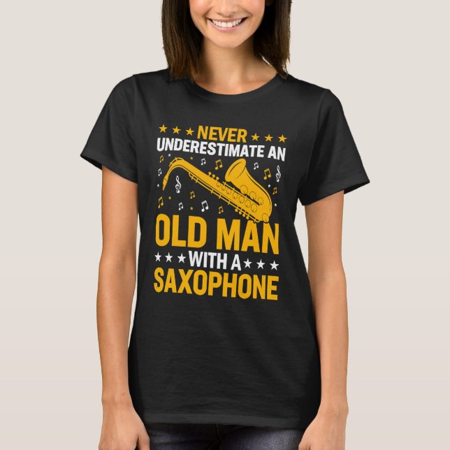 Never Underestimate Old Man Saxophone Player Music T Shirt (Framsida)