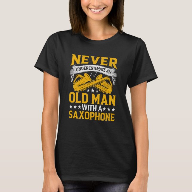 Never Underestimate Old Man Saxophone Player Music T Shirt (Framsida)