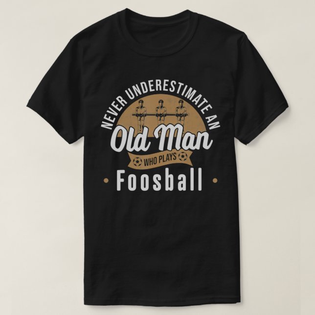 Never underestimate Old Man who plays Foosball Tab T Shirt (Design framsida)