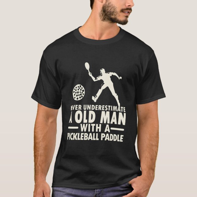 Never Underestimate Old With Pickle T Shirt (Framsida)
