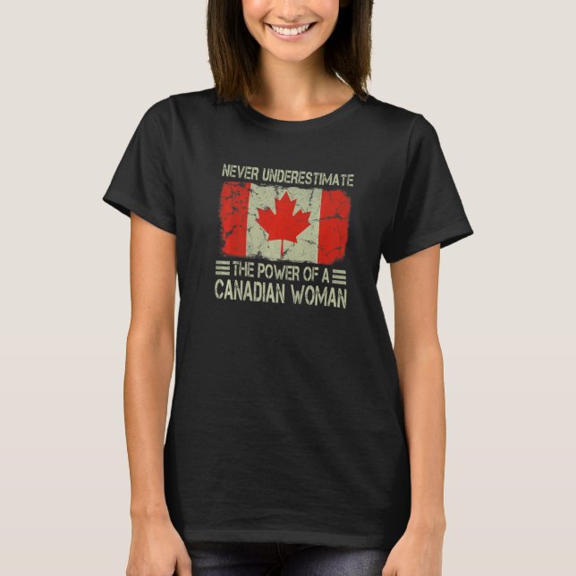 Never Underestimate The Power of a Canadian Woman  T Shirt (Framsida)