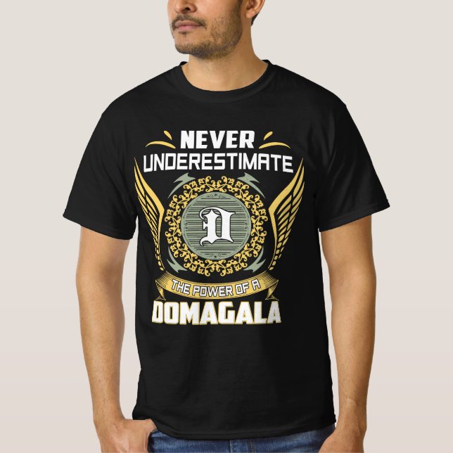 Never Underestimate The Power Of A Domagala T Shirt (Framsida)