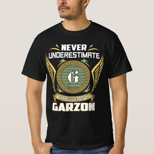 Never Underestimate The Power Of A Garzon T Shirt (Framsida)