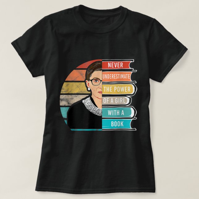 Never Underestimate The Power Of A Girl With Book  T Shirt (Design framsida)