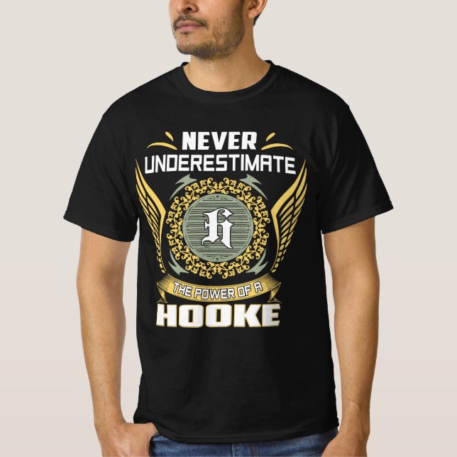 Never Underestimate The Power Of A Hooke T Shirt (Framsida)