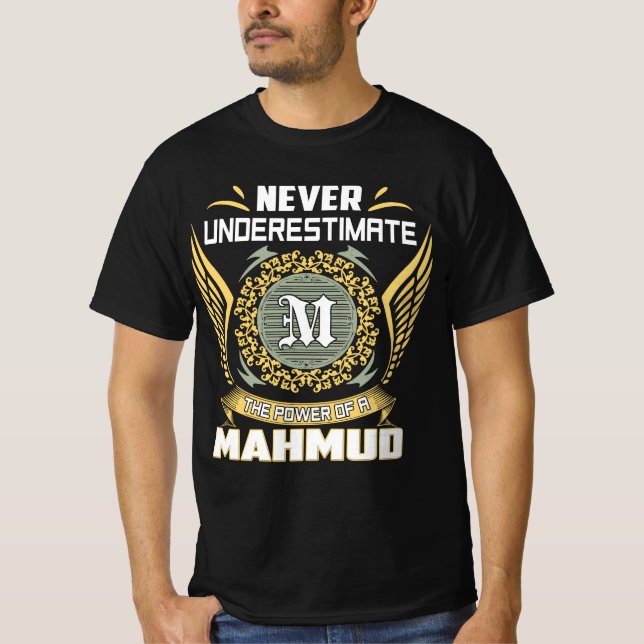Never Underestimate The Power Of A Mahmud T Shirt (Framsida)