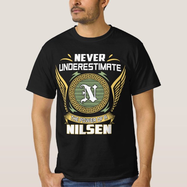 Never Underestimate The Power Of A Nilsen T Shirt (Framsida)