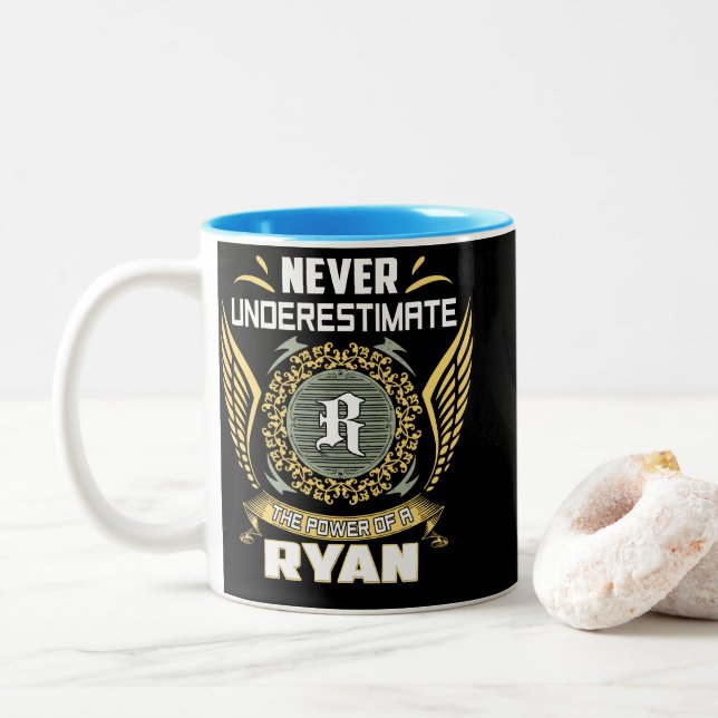 Never Underestimate The Power Of A Ryan Två-Tonad Mugg (Med munk)