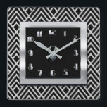 New Art Deco Stil (Svarta och silver) Fyrkantig Klocka<br><div class="desc">Här är ännu en konsthugga jag skapat. Med hjälp av deco mönster färgader jag detta i Svarta och silver och lade sedan till ytterligare en inre ruta i krom och svart för klockan ansikte. Jag tänka att det är en utmärkt väggklocka för alla vardagsrumsväggar. Eller kanske ett annat rum?</div>