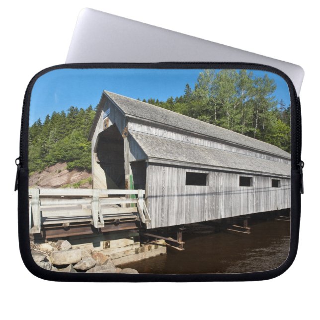 New Brunswick, Kanada. Irish River täckt Laptop Sleeve (Framsidan)
