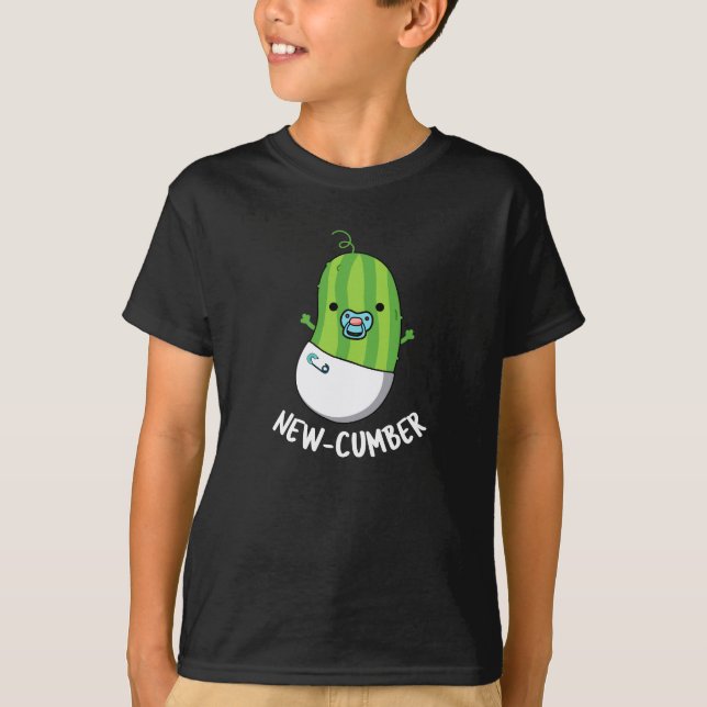 New-cumber Funny Veggie Cucumber Pun Mörk BG T Shirt (Framsida)