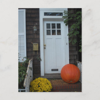 New England Door in Autumn Vykort