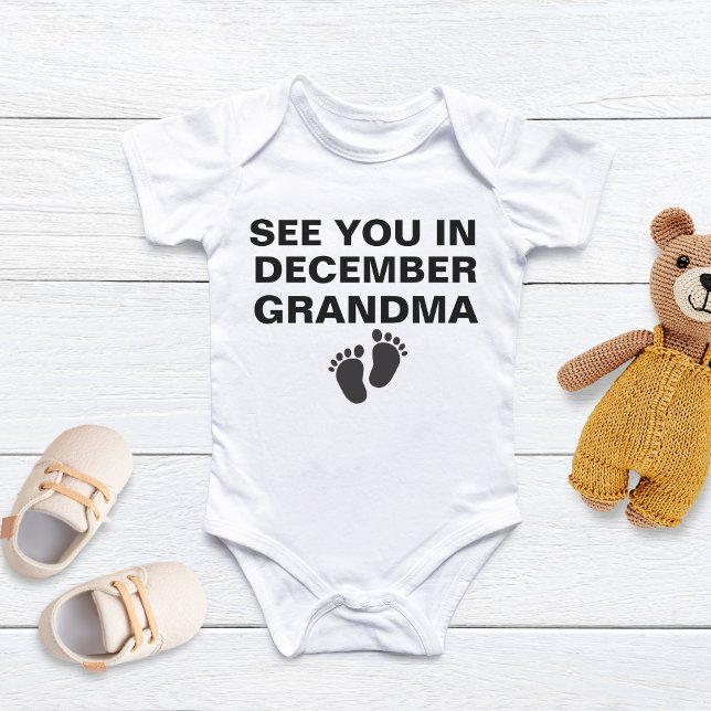 New Grandma,  Pregnancy Announcement to Grandma T Shirt (Skapare uppladdad)