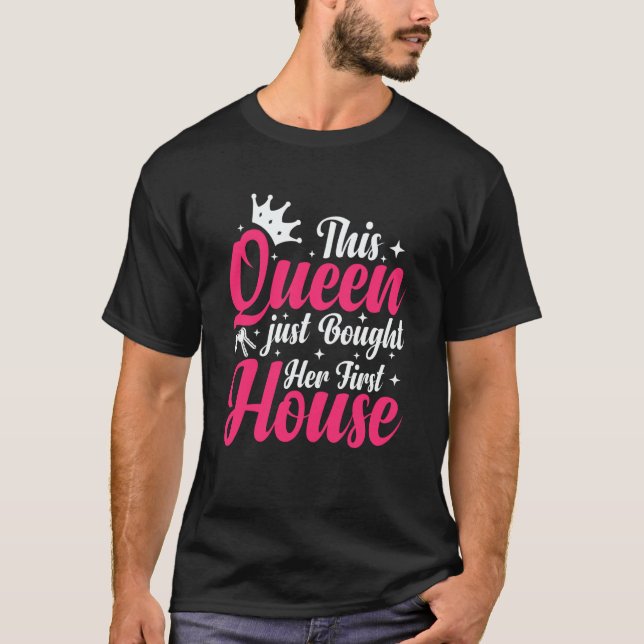 New Homeowner Homewarming This Queen Bought Her Fi T Shirt (Framsida)