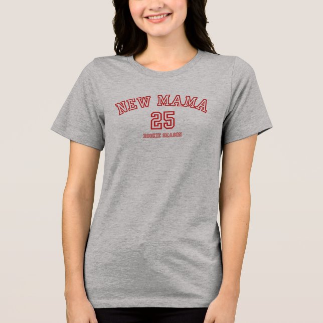 New Mama 2025 Rookie Season T Shirt (Framsida)