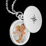 New mamma First Mors dag Baby och Mamma Photo Berlockhalsband<br><div class="desc">New mamma First Mors dag Baby och Mamma Photo Locket Necklace Det här är perfektens personlig för nya foto- och baby-fotorundade halsband för första mor. Det här är den låsta presenten i fantastisk för ny mamma och nyfödd baby-foto för varje baby och mamma. Det här låset är fullt personlig, det...</div>