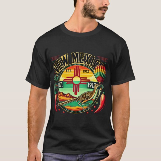 New Mexico Zia Symbol, Roadrunner &amp; Chile Pepp T Shirt (Framsida)