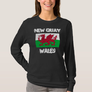 New Quay, Wales med Welsh flagga Tee Shirt