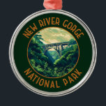 New River Gorge nationalpark Retro Distress Julgransprydnad Metall<br><div class="desc">Ny vektorritning för flodskorpan. Parken är hem för några av de bästa vitvattendragen i land och är också ett av de mest populära klätterområdena vid Öster Kusten.</div>