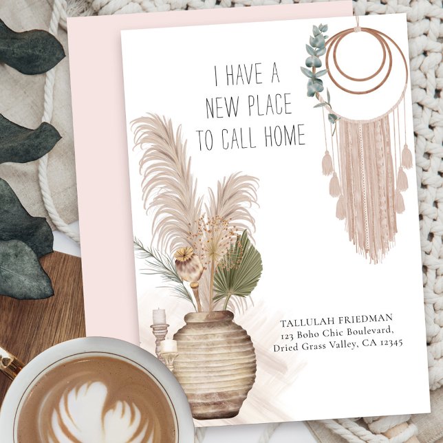 New Ställe to Call Home Boho Chic Rustic Flytta Meddelande (Boho moving announcement postcard with macrame wallhanging, pampas and dried palm)