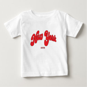 New-York 1898 Röd Logotyp Typografi Vit T Shirt