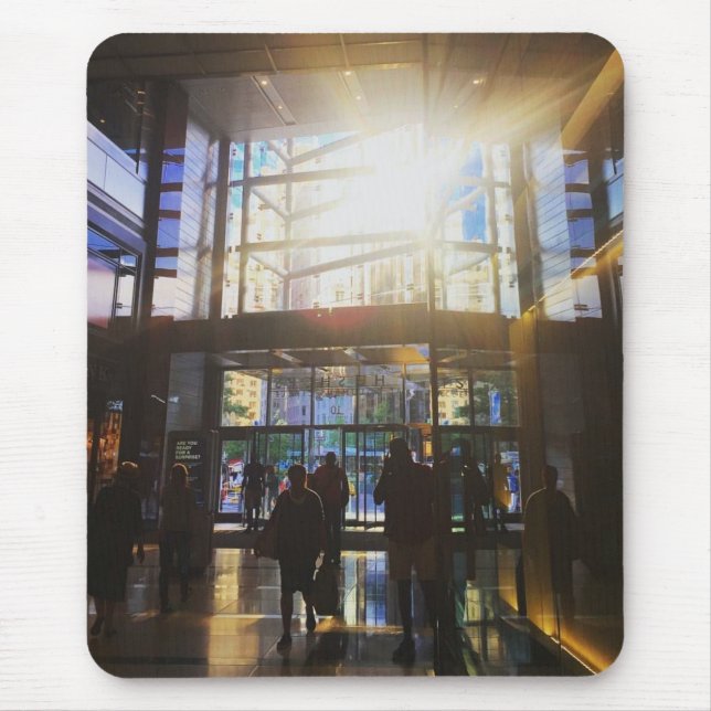 New York City Columbus Circle Shoppers Sunlight Musmatta (Framsidan)