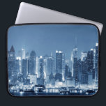 New-York City Panoramic View Laptop Sleeve<br><div class="desc">Coola New-Yorks nattskyltfönster. Flytta bilden till lämnat eller höger om du vill se olika delar av staden.</div>
