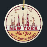 New York City Skyline Emblem Julgransprydnad Keramik<br><div class="desc">New York City minimalistisk,  färglös konstdesign med monument och landmärken från staden i New York.</div>