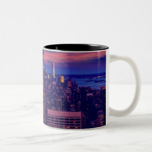 New York Cityscape på natten Två-Tonad Mugg