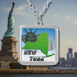 New York Frihetsgudinnan Empire state Byggnad Silverpläterat Halsband<br><div class="desc">New York Karta, Frihetsgudinnan, Monument-produkt. Det här ser bra ut på vilken produkt som helst och gör en underbar resekickfågel. ⭐ PERSONALISERA den här mallen med teckningen. ⭐ REDIGERA det ytterligare om du vill göra fler ändringar. ⭐ Överför den här designen till valfri produkt. Besök alla mina butiker på bit.ly/SandyspiderStores...</div>