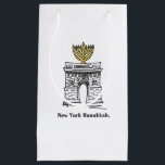 New York Hanukkah Menorah NYC Washington Square<br><div class="desc">I handväskan finns en originalmarkör med ett klassiskt NYC-märke,  Washington Square Arch,  "klädd" för helgdagarna! Denna illustration av Chanukah finns också på andra produkter. Ser du inte vad du är tittar för? Behöver du hjälp med anpassning? Kontakta Rebecca för att få något designat bara för dig.</div>