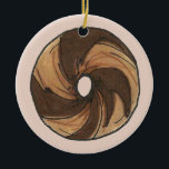 New York Jewish Deli Marble Rye Bagel Breakfast Julgransprydnad Keramik<br><div class="desc">Ornament är en originalmarkör som illustrerar en marmor av rågbagel från New York-stil. En perfekt julklapp till din favoritmat! Denna illustration finns även på andra produkter. Ser du inte vad du är tittar för? Behöver du hjälp med anpassning? Kontakta Rebecca för att få något designat bara för dig.</div>