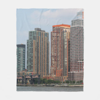 NEW YORK - JULY 5, 2015: Long Island City Water fr Fleecefilt