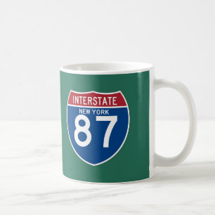 New York NY I-87 skyddar den Interstate huvudväge Kaffemugg