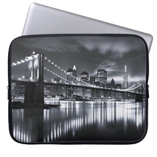 New York Skyline Brooklyn Bridge Monokrom Natt Laptop Fodral
