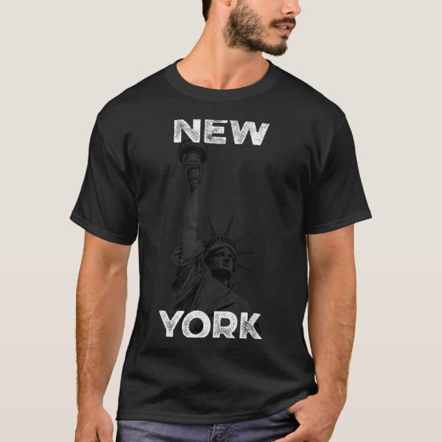 New York Statue Of Liberty Halftone Effect  T Shirt (Framsida)