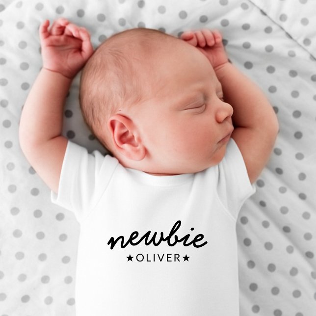 Newbie Namn | Snyggt Cute med moderna minimalistst T Shirt (Skapare uppladdad)