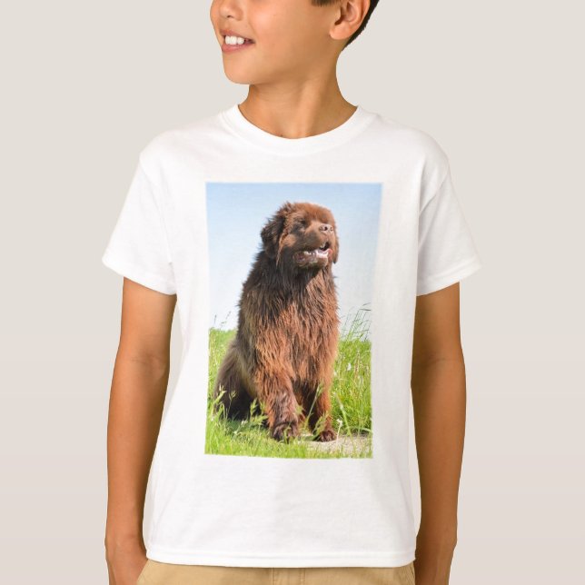 newfie sitting.png t shirt (Framsida)